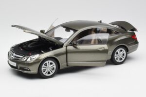 Mercedes E-Class Coupe C207 Titanite Siv Metalik Minichamps 1:18 B66962419 Kovina – slika 2 od 8