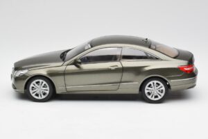 Mercedes E-Class Coupe C207 Titanite Siv Metalik Minichamps 1:18 B66962419 Kovina – slika 4 od 8