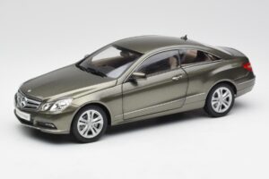 Mercedes E-Class Coupe C207 Titanite Siv Metalik Minichamps 1:18 B66962419 Kovina