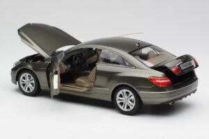 Mercedes E-Class Coupe C207 Titanite Siv Metalik Minichamps 1:18 B66962419 Kovina – slika 5 od 8