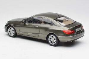 Mercedes E-Class Coupe C207 Titanite Siv Metalik Minichamps 1:18 B66962419 Kovina – slika 7 od 8