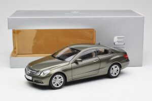 Mercedes E-Class Coupe C207 Titanite Siv Metalik Minichamps 1:18 B66962419 Kovina – slika 8 od 8