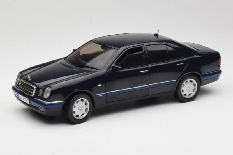 Mercedes E-Class W210 E320 Črna Sun Star 1:18 1151 Kovina