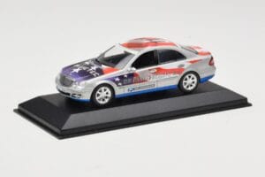 Mercedes E-Class W211 #11 Bluetec Paris-Beijing 2006 Minichamps 1:43 B66962267-R Kovina – slika 2 od 4