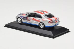 Mercedes E-Class W211 #11 Bluetec Paris-Beijing 2006 Minichamps 1:43 B66962267-R Kovina – slika 3 od 4