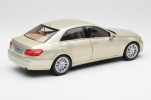Mercedes E-Class W212 Elegance Pearl Bež Metalik Minichamps 1:18 B66960215 Kovina – slika 3 od 8