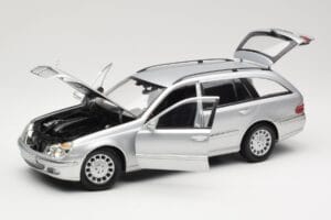 Mercedes E320 T-Modell S210 Elegance Srebrn Kyosho 1:18 B66962166 Kovina – slika 2 od 8