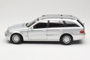 Mercedes E320 T-Modell S210 Elegance Srebrn Kyosho 1:18 B66962166 Kovina – slika 4 od 8