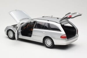 Mercedes E320 T-Modell S210 Elegance Srebrn Kyosho 1:18 B66962166 Kovina – slika 5 od 8
