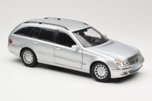 Mercedes E320 T-Modell S210 Elegance Srebrn Kyosho 1:18 B66962166 Kovina – slika 6 od 8