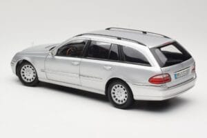Mercedes E320 T-Modell S210 Elegance Srebrn Kyosho 1:18 B66962166 Kovina – slika 7 od 8