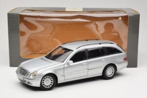 Mercedes E320 T-Modell S210 Elegance Srebrn Kyosho 1:18 B66962166 Kovina – slika 8 od 8