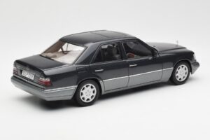 Mercedes E320 W124 Nautik Modra Metallic Dealer Edition AUTOart 1:18 B66040508 Kovina – slika 3 od 8
