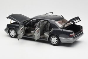 Mercedes E320 W124 Nautik Modra Metallic Dealer Edition AUTOart 1:18 B66040508 Kovina – slika 5 od 8