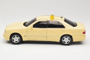 Mercedes E320 W210 Taxi Sun Star 1:18 1160 Kovina – slika 4 od 8