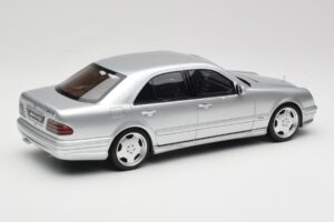Mercedes E55 AMG W210 Brilliant Silver Otto 1:18 OT459 Smola – slika 2 od 6