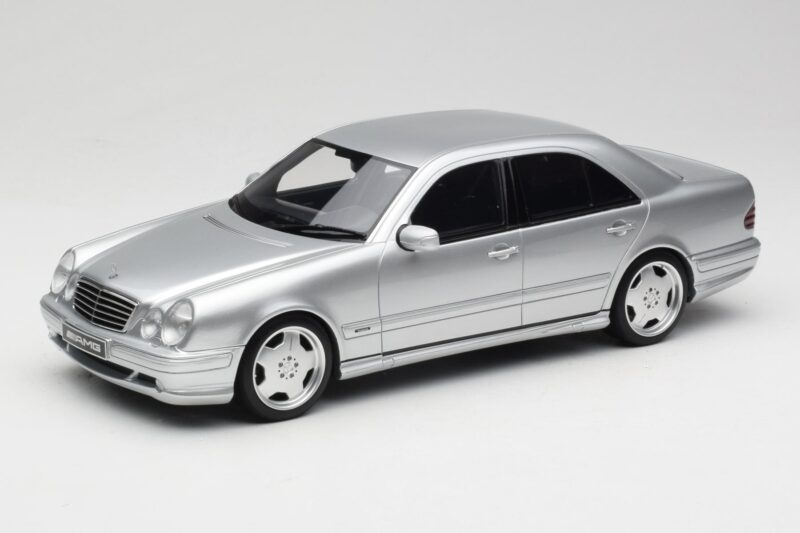 Mercedes E55 AMG W210 Brilliant Silver Otto 1:18 OT459 Smola