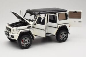 Mercedes G 63 AMG 4x4 Squared Polar White Almost Real 1:18 820203 Kovina – slika 2 od 8