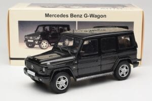 Mercedes G-Class G 500 W463 Smaragd Black Metallic AUTOart 1:18 76101 Kovina – slika 8 od 8