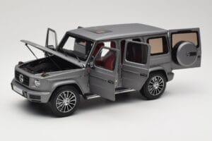 Mercedes G-Class G500 W463A Designo Platinum Magno Minichamps 1:18 B66960811 Kovina – slika 2 od 8