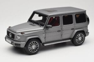 Mercedes G-Class G500 W463A Designo Platinum Magno Minichamps 1:18 B66960811 Kovina