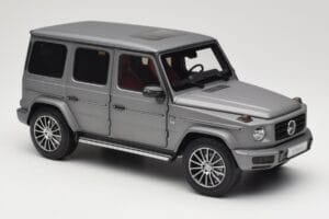 Mercedes G-Class G500 W463A Designo Platinum Magno Minichamps 1:18 B66960811 Kovina – slika 6 od 8