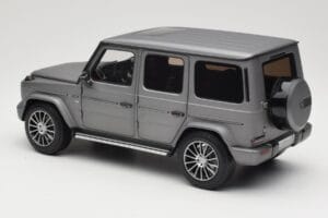 Mercedes G-Class G500 W463A Designo Platinum Magno Minichamps 1:18 B66960811 Kovina – slika 7 od 8