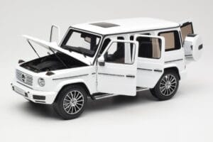 Mercedes G-Class G 500 W463A Diamond White Metallic Minichamps 1:18 113037111 Kovina – slika 2 od 8
