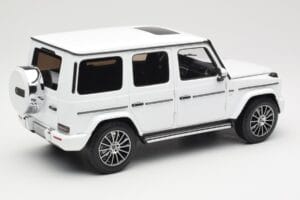 Mercedes G-Class G 500 W463A Diamond White Metallic Minichamps 1:18 113037111 Kovina – slika 3 od 8