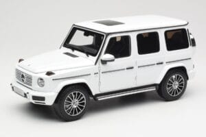 Mercedes G-Class G 500 W463A Diamond White Metallic Minichamps 1:18 113037111 Kovina