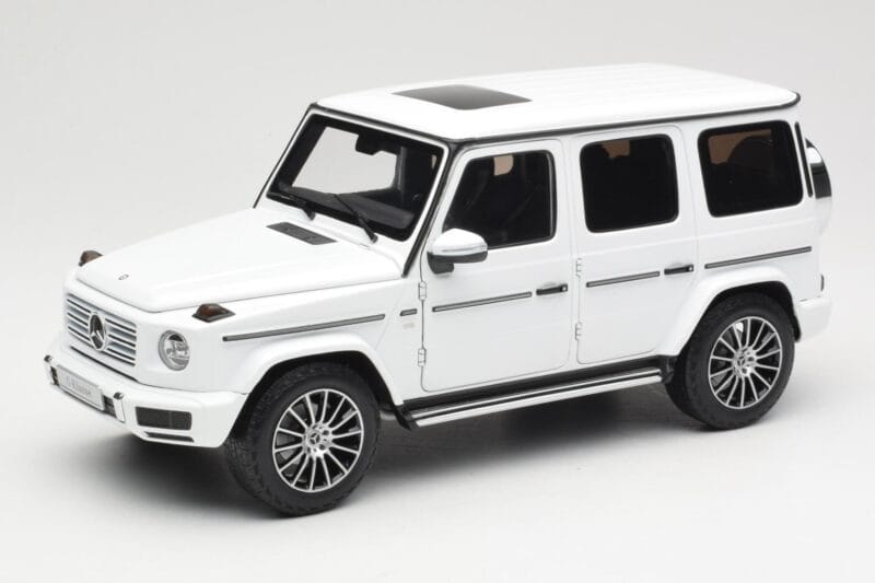 Mercedes G-Class G 500 W463A Diamond White Metallic Minichamps 1:18 113037111 Kovina