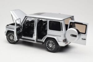Mercedes G-Class G 500 W463A Iridium Silver Metallic Minichamps 1:18 113037112 Kovina – slika 5 od 8