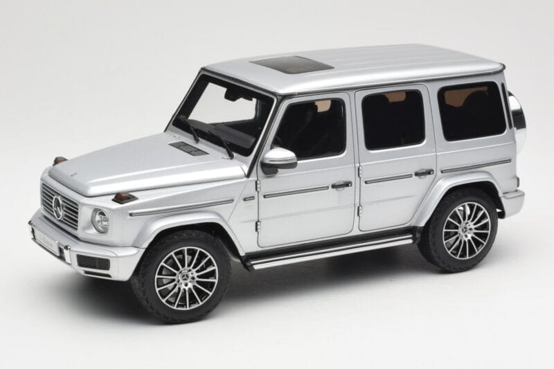 Mercedes G-Class G 500 W463A Iridium Silver Metallic Minichamps 1:18 113037112 Kovina