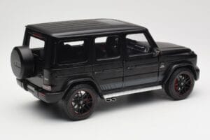 Mercedes G-Class G63 AMG W463A Matt Black Minichamps 1:18 110037064 Kovina – slika 3 od 8