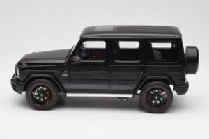 Mercedes G-Class G63 AMG W463A Matt Black Minichamps 1:18 110037064 Kovina – slika 4 od 8