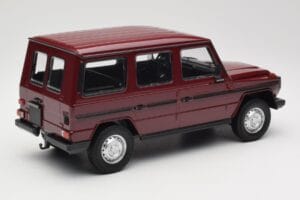 Mercedes G-Class W460 LWB Temno Rdeč Minichamps 1:18 155038102 Kovina – slika 2 od 6