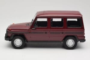 Mercedes G-Class W460 LWB Temno Rdeč Minichamps 1:18 155038102 Kovina – slika 3 od 6