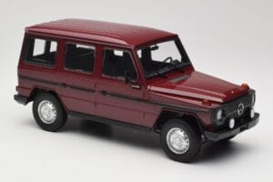 Mercedes G-Class W460 LWB Temno Rdeč Minichamps 1:18 155038102 Kovina – slika 4 od 6