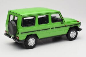 Mercedes G-Class W460 LWB Zelen Minichamps 1:18 155038101 Kovina – slika 2 od 6