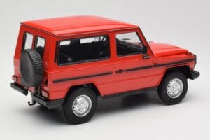 Mercedes G-Class W460 SWB Rdeč Minichamps 1:18 155038002 Kovina – slika 2 od 6