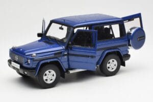 Mercedes G500 W463 SWB Modra AUTOart 1:18 76114 Kovina – slika 2 od 8