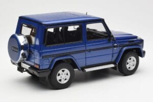 Mercedes G500 W463 SWB Modra AUTOart 1:18 76114 Kovina – slika 3 od 8