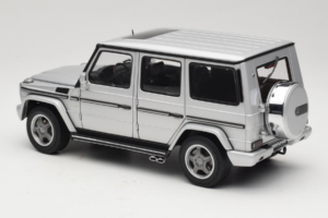Mercedes G55 AMG W463 Srebrna AUTOart 1:18 76247 Kovina – slika 7 od 8