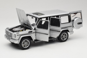 Mercedes G55 AMG W463 Srebrna AUTOart 1:18 76247 Kovina – slika 2 od 8