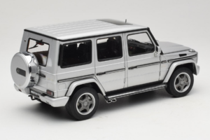 Mercedes G55 AMG W463 Srebrna AUTOart 1:18 76247 Kovina – slika 3 od 8