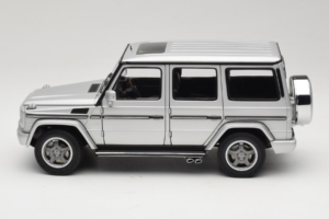 Mercedes G55 AMG W463 Srebrna AUTOart 1:18 76247 Kovina – slika 4 od 8