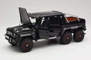 Mercedes AMG G63 W463 6x6 Gloss Črn AUTOart 1:18 76306 Kompozit – slika 2 od 8
