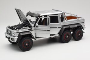 Mercedes AMG G63 W463 6x6 Iridium Srebrna AUTOart 1:18 76301 Kompozit – slika 2 od 8