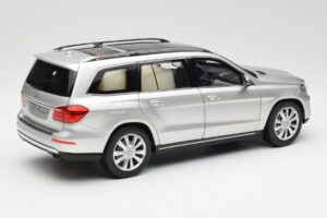 Mercedes GL-Class X166 Iridium Srebrn Metallic Norev 1:18 B66960097 Kovina – slika 3 od 8