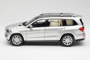 Mercedes GL-Class X166 Iridium Srebrn Metallic Norev 1:18 B66960097 Kovina – slika 4 od 8